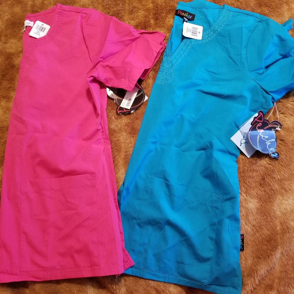 Peaches scrub tops medium